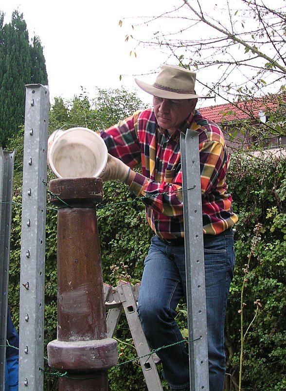 Michael Wüst füllt einen paramagnetischen Turm